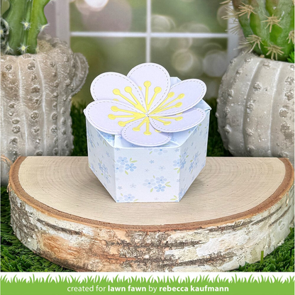 Flower Treat Box Stand-Alone Lawn