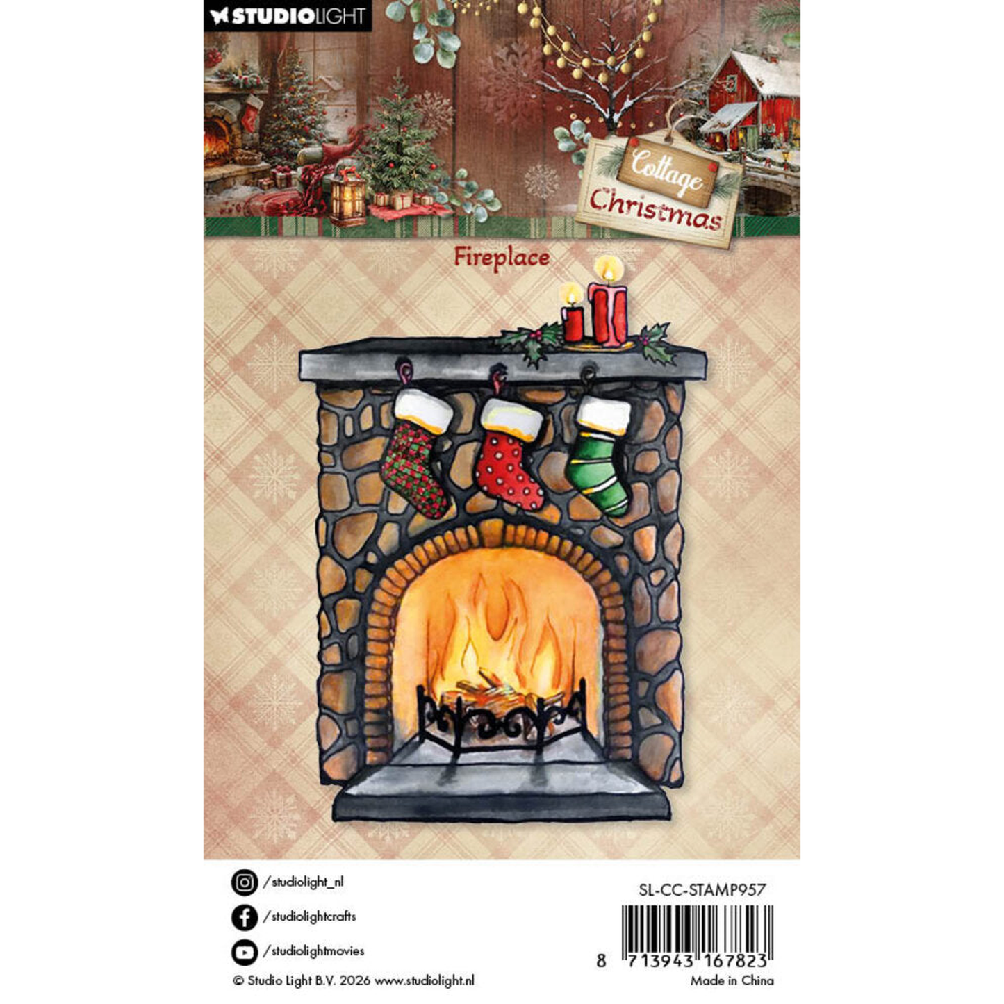 Cottage Christmas Fireplace